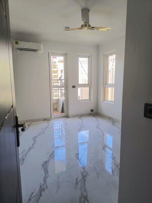 Room in 3.5 BHK Apartment at Orchid Petals, Sector 49 – for Rent