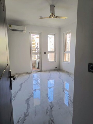 Room in 3.5 BHK Apartment at Orchid Petals, Sector 49 – for Rent