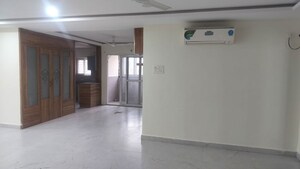 Room in 3 BHK Apartment at Khajaguda – for Rent