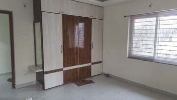 Room in 3 BHK Apartment at Khajaguda – for Rent