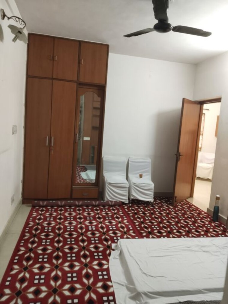 Bedroom, sarita vihar 3 Bedroom 1800 Sq.Ft. Apartment In Sarita Vihar Delhi 10035766