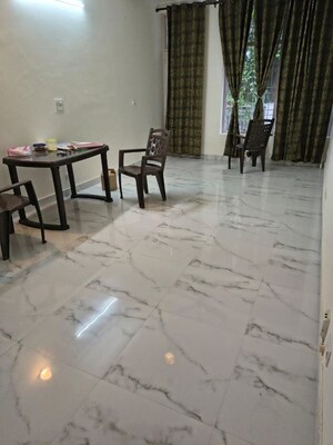 Room in 4 BHK Apartment at Sarita Vihar – for Rent