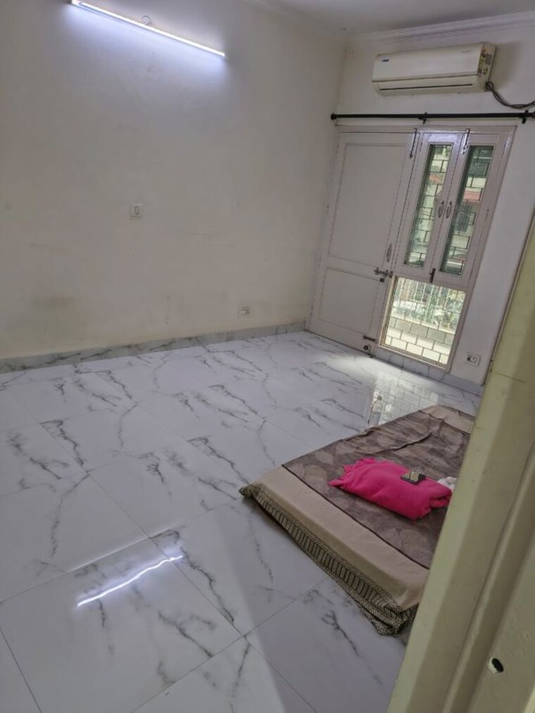 Room, sarita vihar 4 Bedroom 2150 Sq.Ft. Apartment In Sarita Vihar Delhi 9527898
