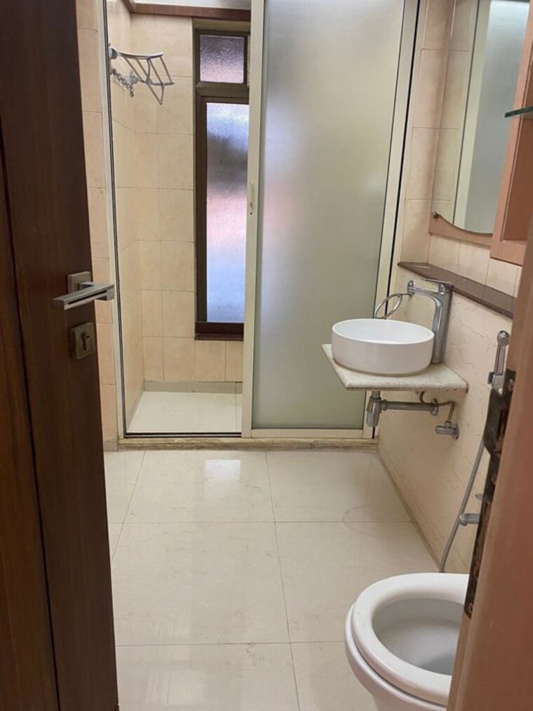 Bathroom, tata-petit-towers 3 Bedroom 1700 Sq.Ft. Apartment In Peddar Road Mumbai 10035805
