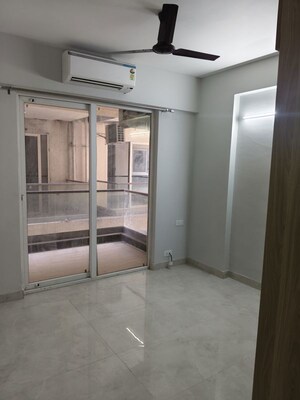 Room in 2 BHK Apartment at Signature Global City, Sector 37d – for Rent