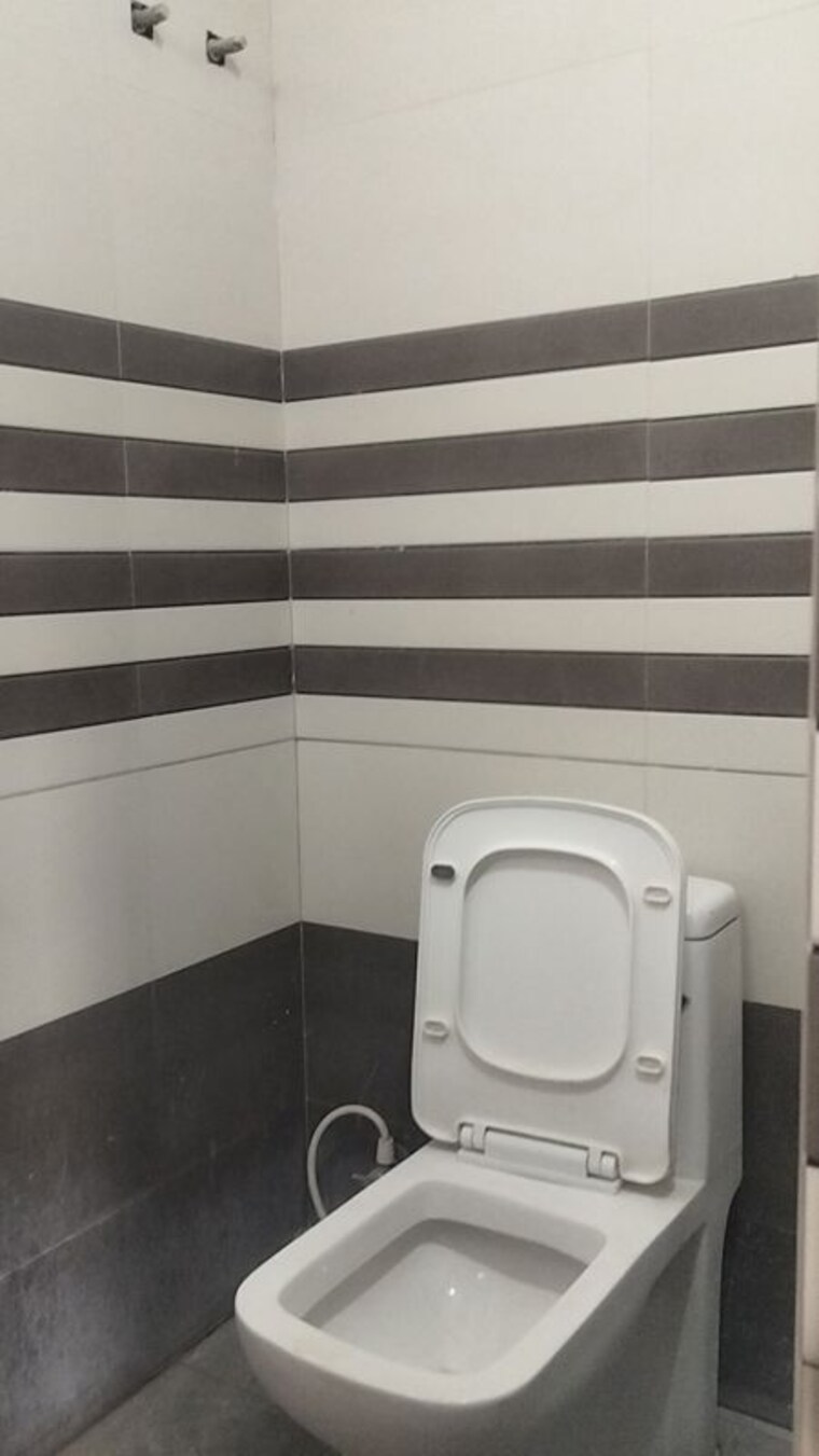 Bathroom, sun city 3 Bedroom 1600 Sq.Ft. Apartment In Sun City Hyderabad 10035851