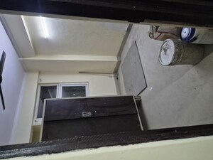 Furnished Amenities in 2.5 BHK Apartment at Amrapali Princely Estate, Sector 76 – for Rent