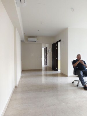 Common Area in 2 BHK Apartment at Kalpataru Mugnus, Bandra East – for Rent