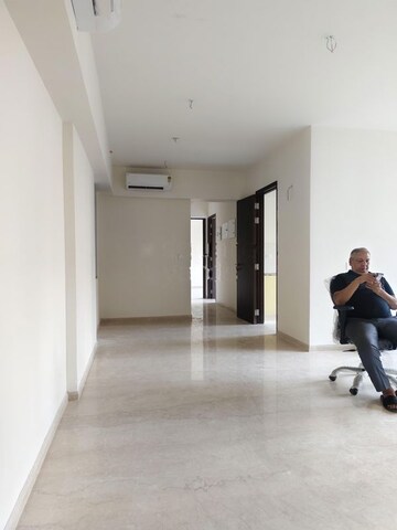 Common Area in 2 BHK Apartment at Kalpataru Mugnus, Bandra East – for Rent