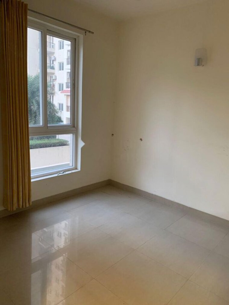 Room, emaar-emerald-estate 3.5 Bedroom 1350 Sq.Ft. Apartment In Sector 65 Gurgaon 10035872