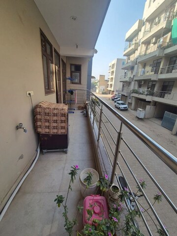 Balcony in 3 BHK Builder Floor at Unitech South City II, Sector 50 – for Rent