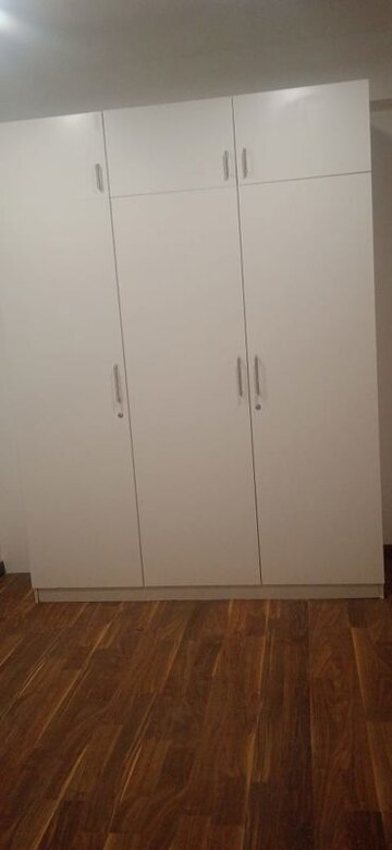 Furnished Amenities in 3 BHK Apartment at Tilak Nagar – for Rent