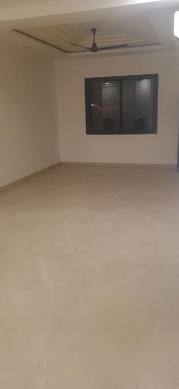 Room in 3 BHK Apartment at Tilak Nagar – for Rent