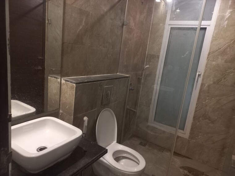 Bathroom, mahagun-mezzaria 4 Bedroom 4425 Sq.Ft. Apartment In Sector 78 Noida 10036019
