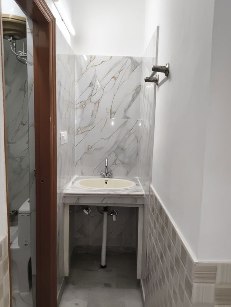 Bathroom, govindpuri 2 Bedroom 700 Sq.Ft. Builder Floor In Govindpuri Delhi 10036049