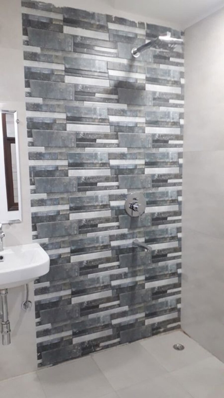 Bathroom, chattarpur 3 Bedroom 1080 Sq.Ft. Builder Floor In Chattarpur Delhi 10036074