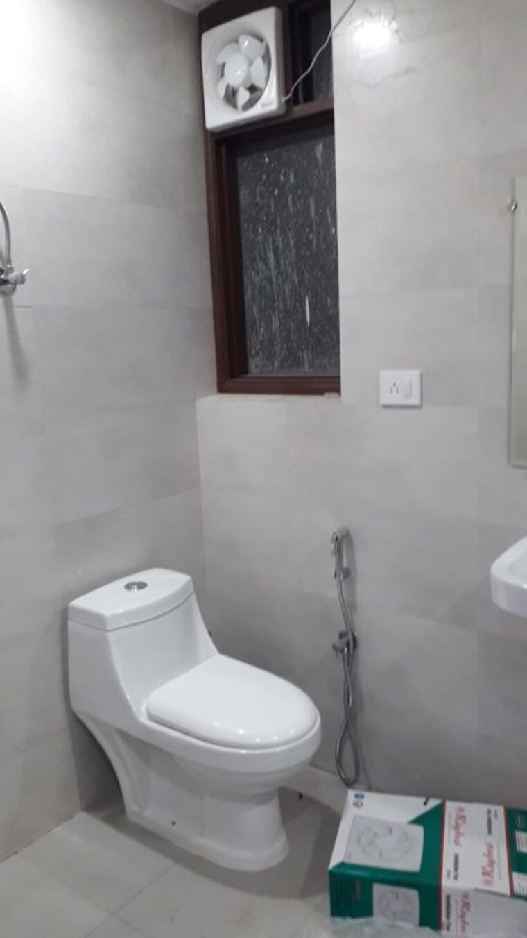 Bathroom, chattarpur 3 Bedroom 1080 Sq.Ft. Builder Floor In Chattarpur Delhi 10036074