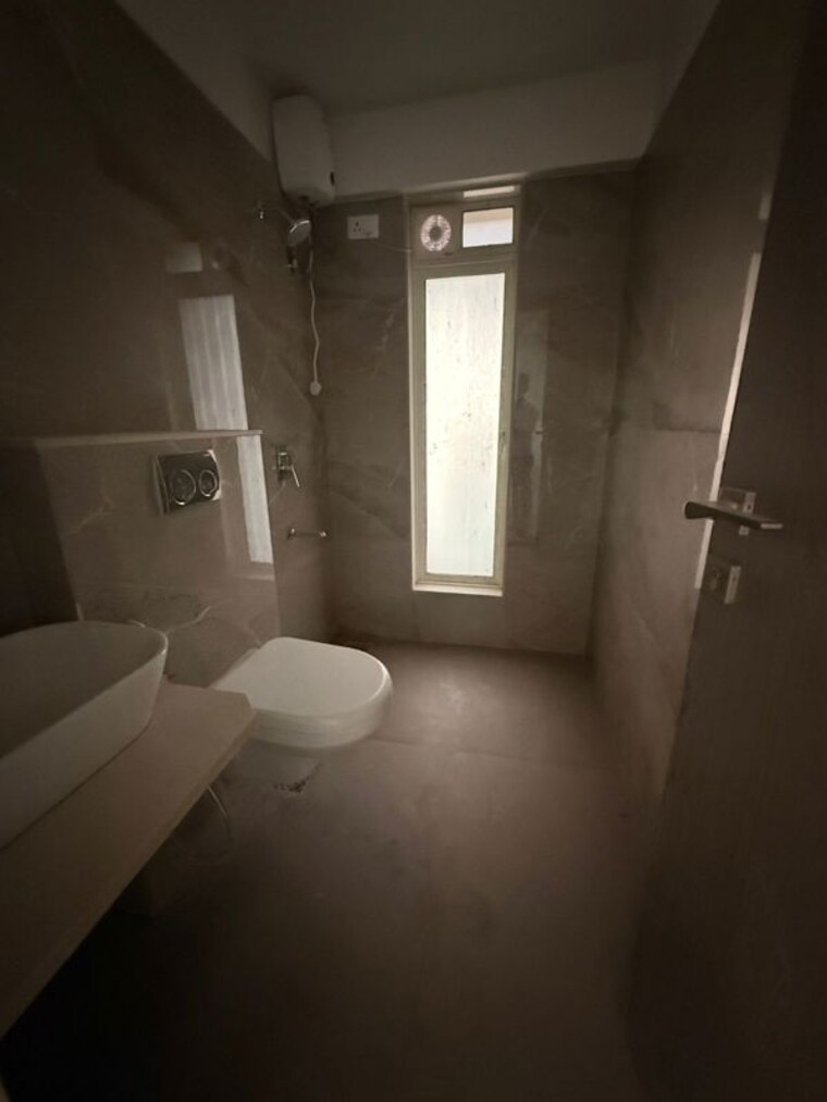 Bathroom, sweet-home 2 Bedroom 1000 Sq.Ft. Apartment In Juhu Mumbai 9291385