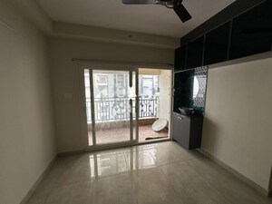 Room in 3 BHK Apartment at Candeur 40, Miyapur – for Rent