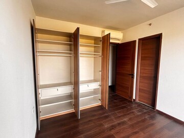 Room in 3.5 BHK Builder Floor at Smart World Gems, Sector 89 – for Rent