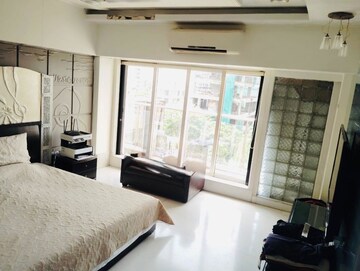 Bedroom in 4 BHK Apartment at Juhu – for Rent