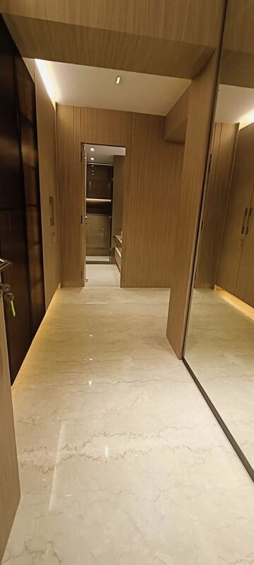 Room in 4 BHK Apartment at Raiaskaran Parthenon, Andheri West – for Rent