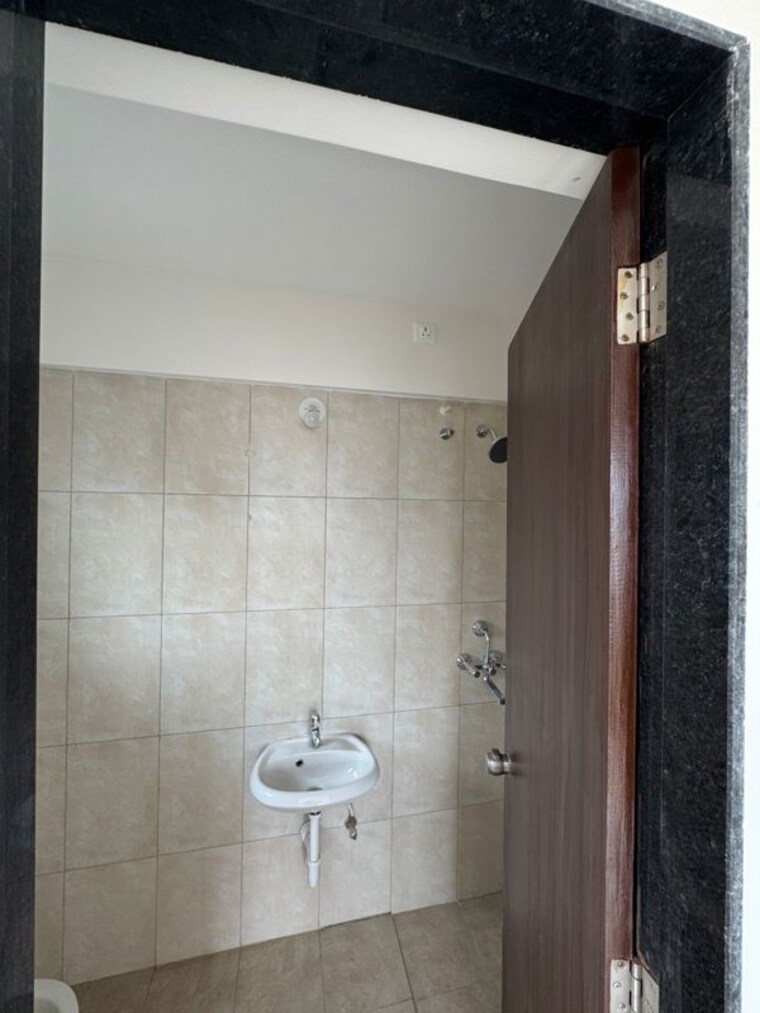 Bathroom, utsav-51-balewadi-residences 2 Bedroom 750 Sq.Ft. Apartment In Balewadi Pune 10036163