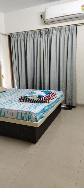 Bedroom in 2 BHK Apartment at Titanium Towers, Andheri West – for Rent