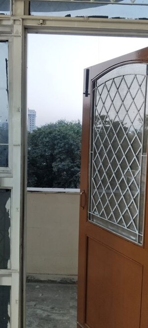 Balcony in 2 BHK Apartment at Supertech Rameshwar Orchids, Dabur Chowk – for Rent