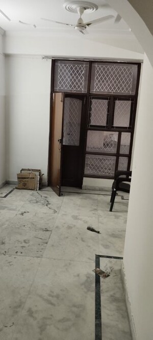 Room in 2 BHK Apartment at Supertech Rameshwar Orchids, Dabur Chowk – for Rent