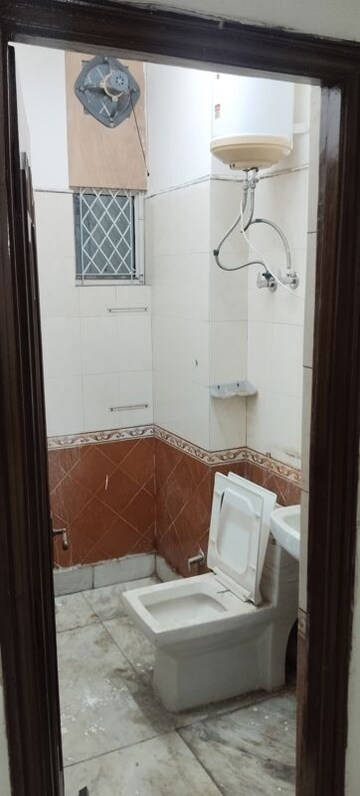 Bathroom in 2 BHK Apartment at Supertech Rameshwar Orchids, Dabur Chowk – for Rent