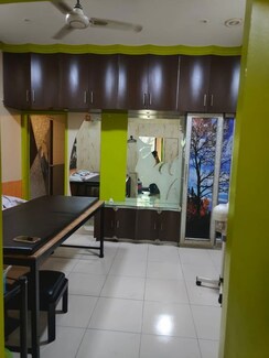 Retail Shop For Rent in Tain Square