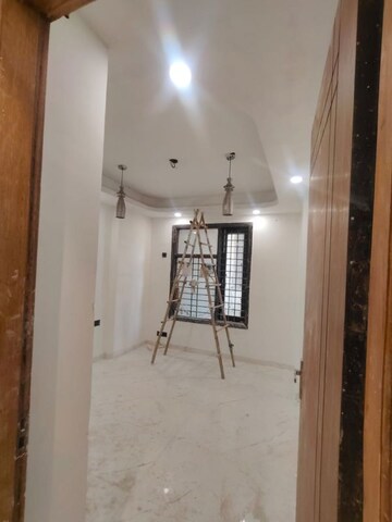 Room in 4 BHK Apartment at Chattarpur – for Sale