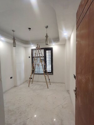 Room in 4 BHK Apartment at Chattarpur – for Sale