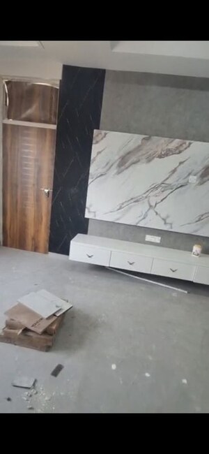 Furnished Amenities in 3 BHK Builder Floor at BPTP Parkland Pride, Sector 77 – for Rent