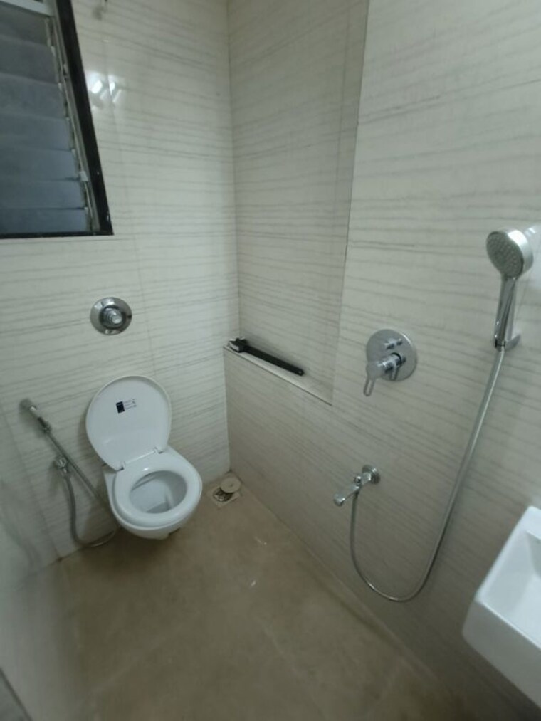 Attached Bathroom, hubtown-harmony 1.5 Bedroom 426 Sq.Ft. Apartment In Matunga Mumbai 9681291