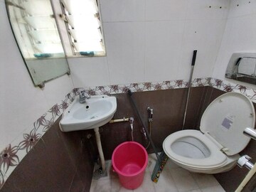 Washroom in 4 BHK Apartment at Malabar Hill – for Rent