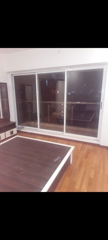 Room in 3 BHK Apartment at Omkar Vayu, Mahim – for Rent