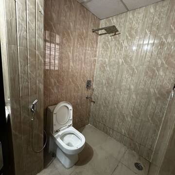 Bathroom in 1 BHK Builder Floor at Sector 52 – for Rent