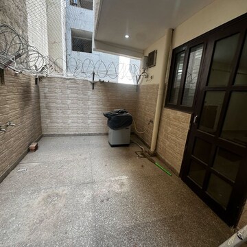 Bathroom in 1 BHK Builder Floor at Sector 52 – for Rent