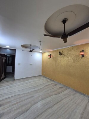 Room in 2 BHK Builder Floor at Saket – for Rent