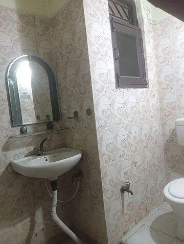 Bathroom in 1.5 BHK Builder Floor at Indirapuram Shakti Khand 1 – for Rent