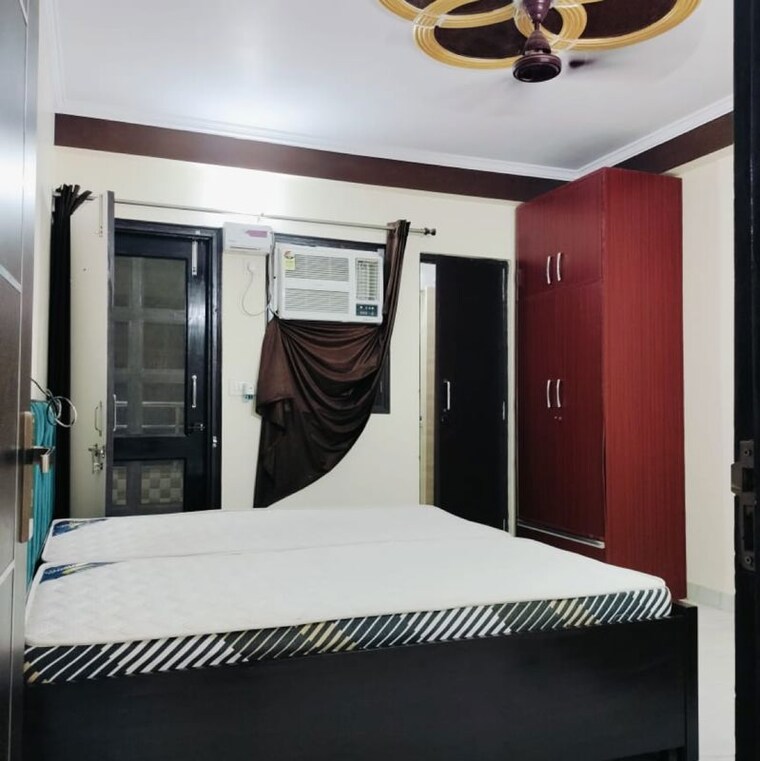 Bedroom, sector 52 3 Bedroom 161 Sq.Yd. Builder Floor In Sector 52 Gurgaon 10036443