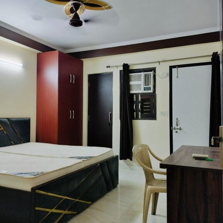 Bedroom, sector 52 3 Bedroom 161 Sq.Yd. Builder Floor In Sector 52 Gurgaon 10036443