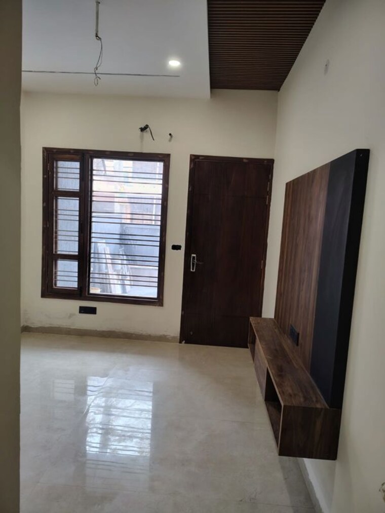 Room, ms-enclave-zirakpur 6 Bedroom 220 Sq.Yd. Builder Floor In Dhakoli Zirakpur 10036369