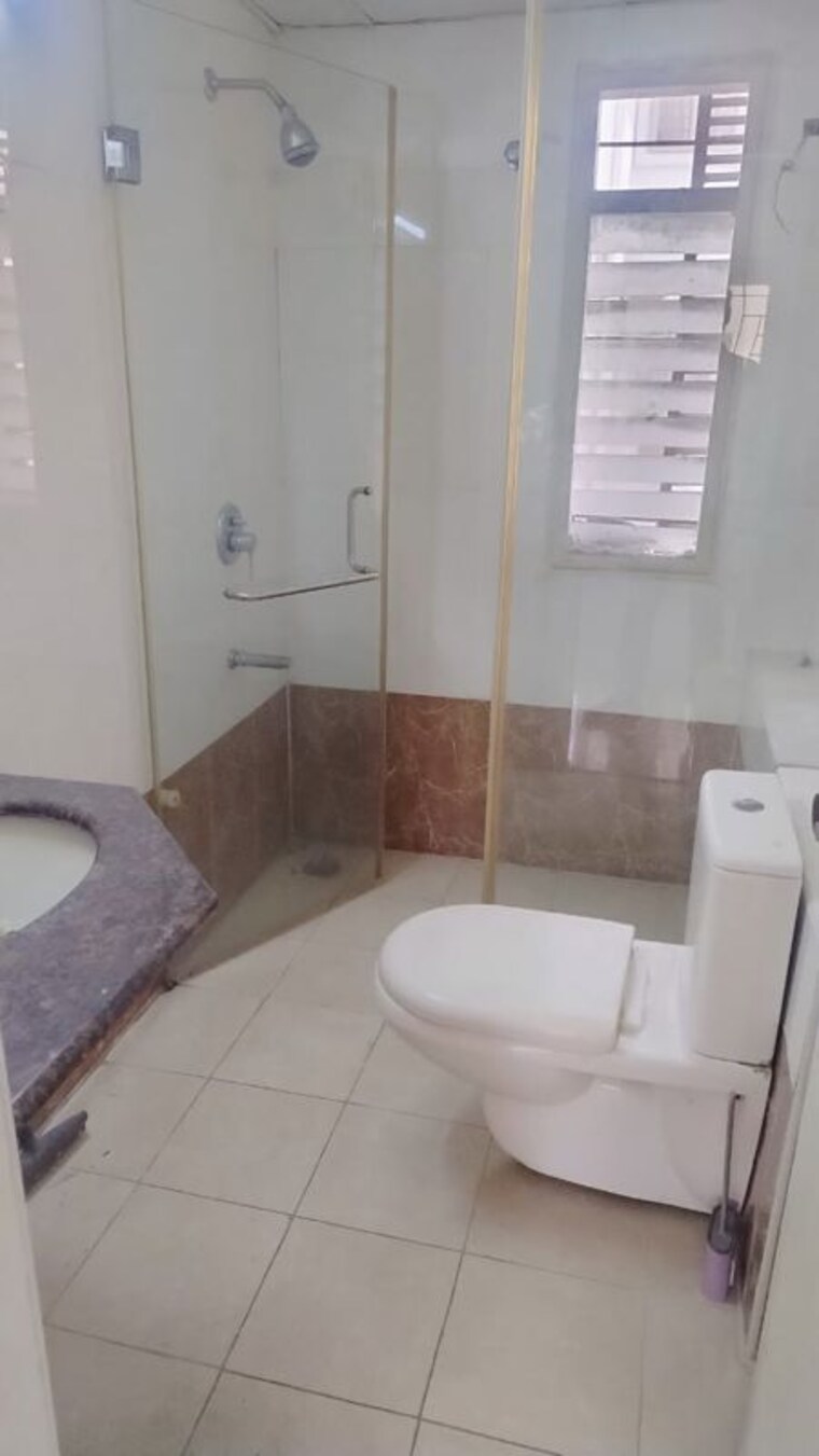 Bathroom, fomra-tribhuvan 3 Bedroom 1397 Sq.Ft. Apartment In Mogappair West Chennai 10036442