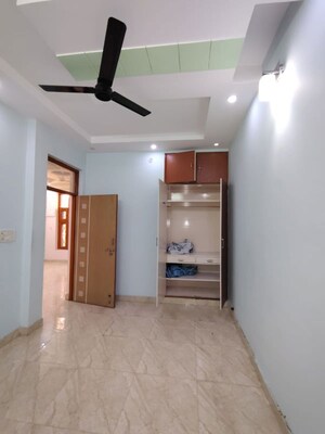 Room in 1 BHK Builder Floor at Niti Khand Iii – for Rent