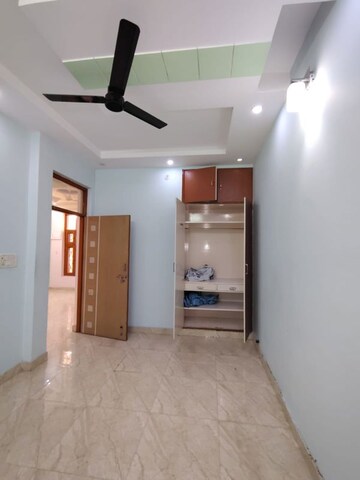 Room in 1 BHK Builder Floor at Niti Khand Iii – for Rent