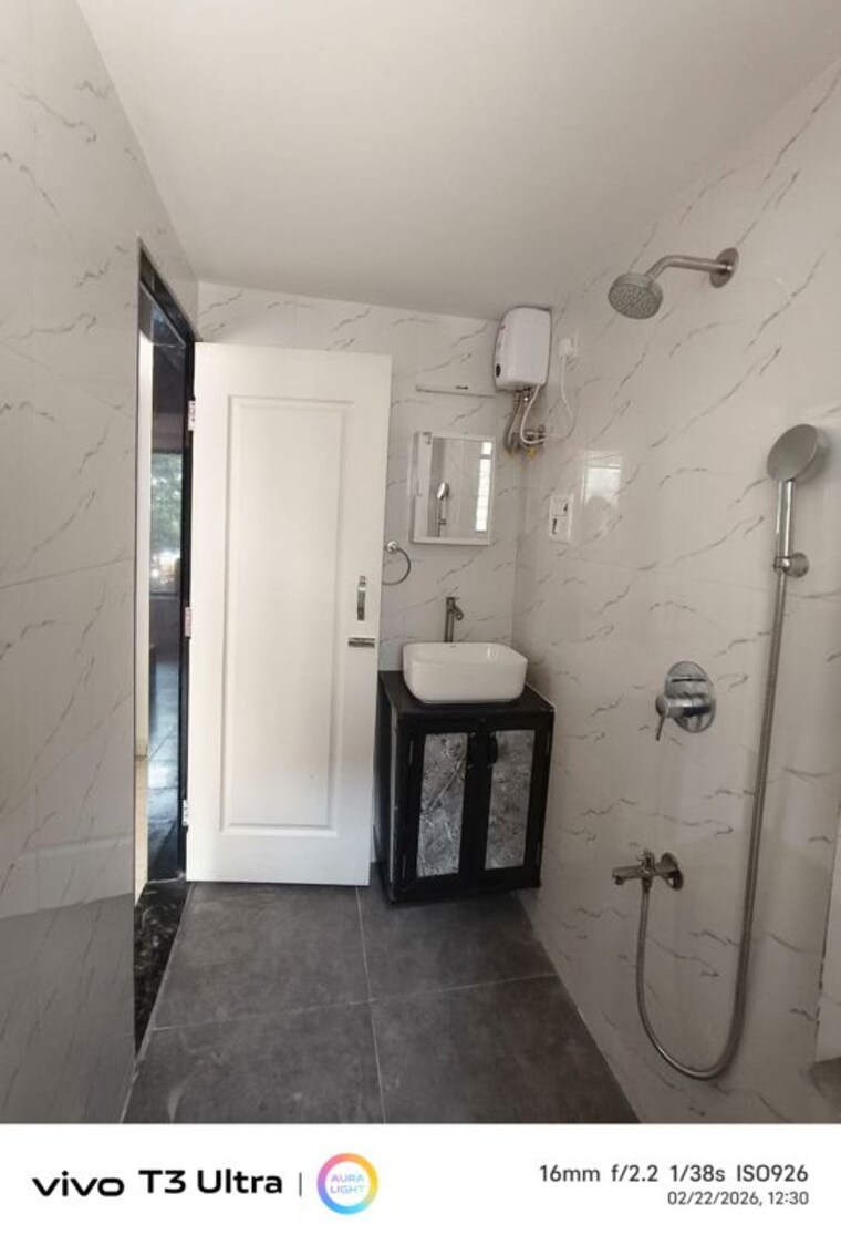 Bathroom, karachi-citizens-chs 2 Bedroom 750 Sq.Ft. Apartment In Juhu Mumbai 10028881