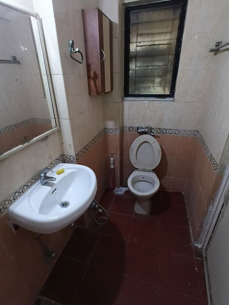 Bathroom, lokhandwala-whispering-palms 2 Bedroom 930 Sq.Ft. Apartment In Lokhandwala Mumbai 10036394